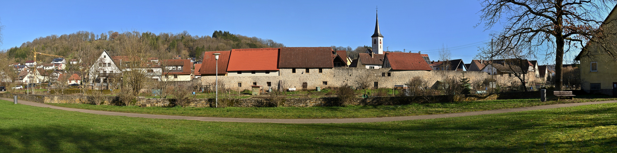 Sindringen liegt am rechten Ufer des Kochers