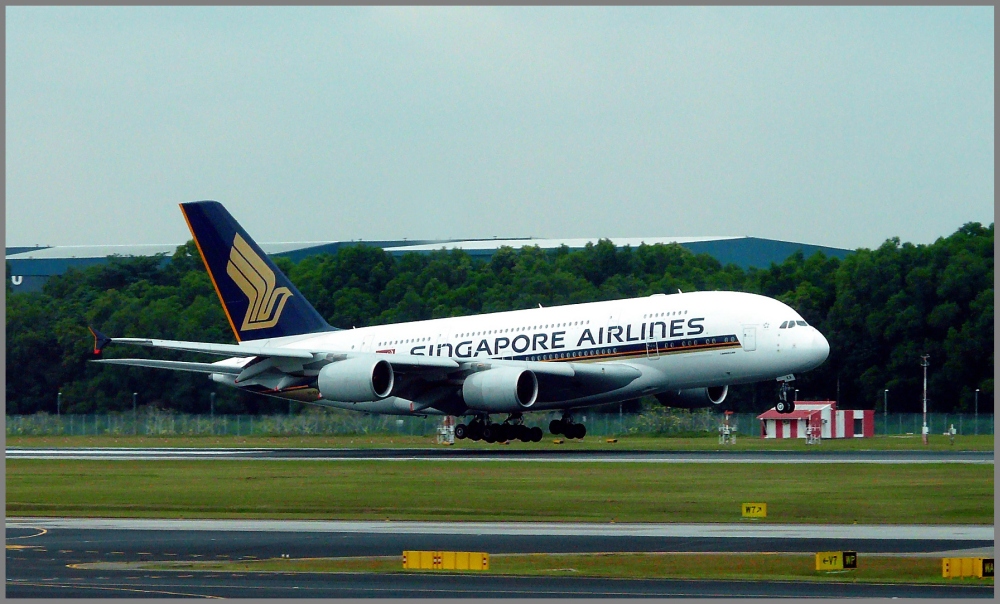 Singapore Airlines Airbus A 380 im Landeanflug auf Singapore Changi