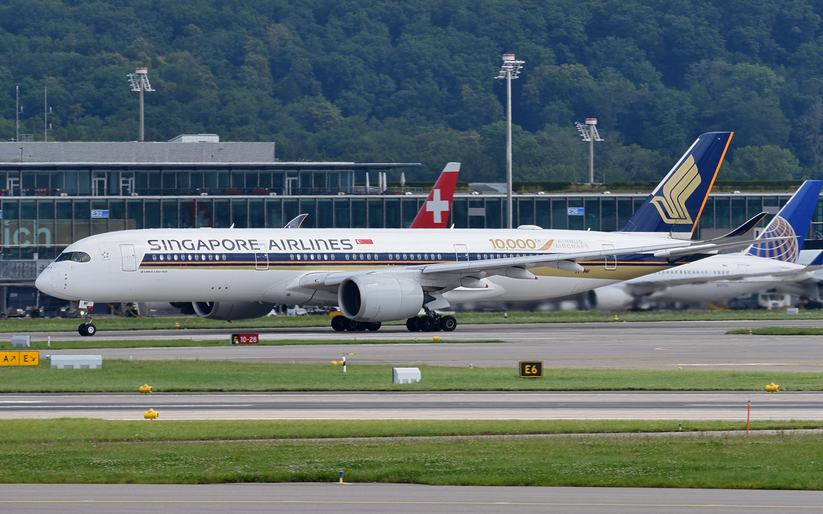 Singapore Airlines Airbus A350-900 9V-SMF 