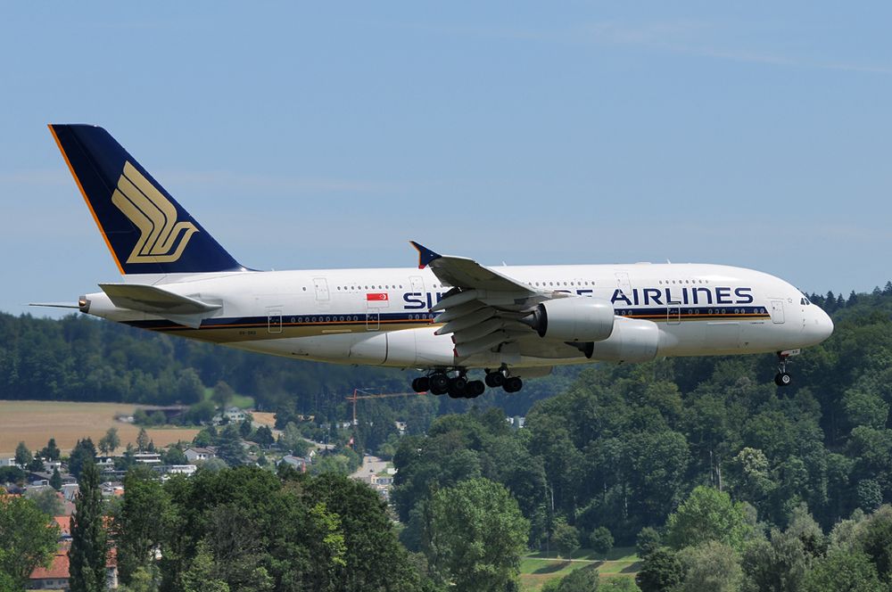 Singapore Airlines Airbus A380-800 04 9V-SKG