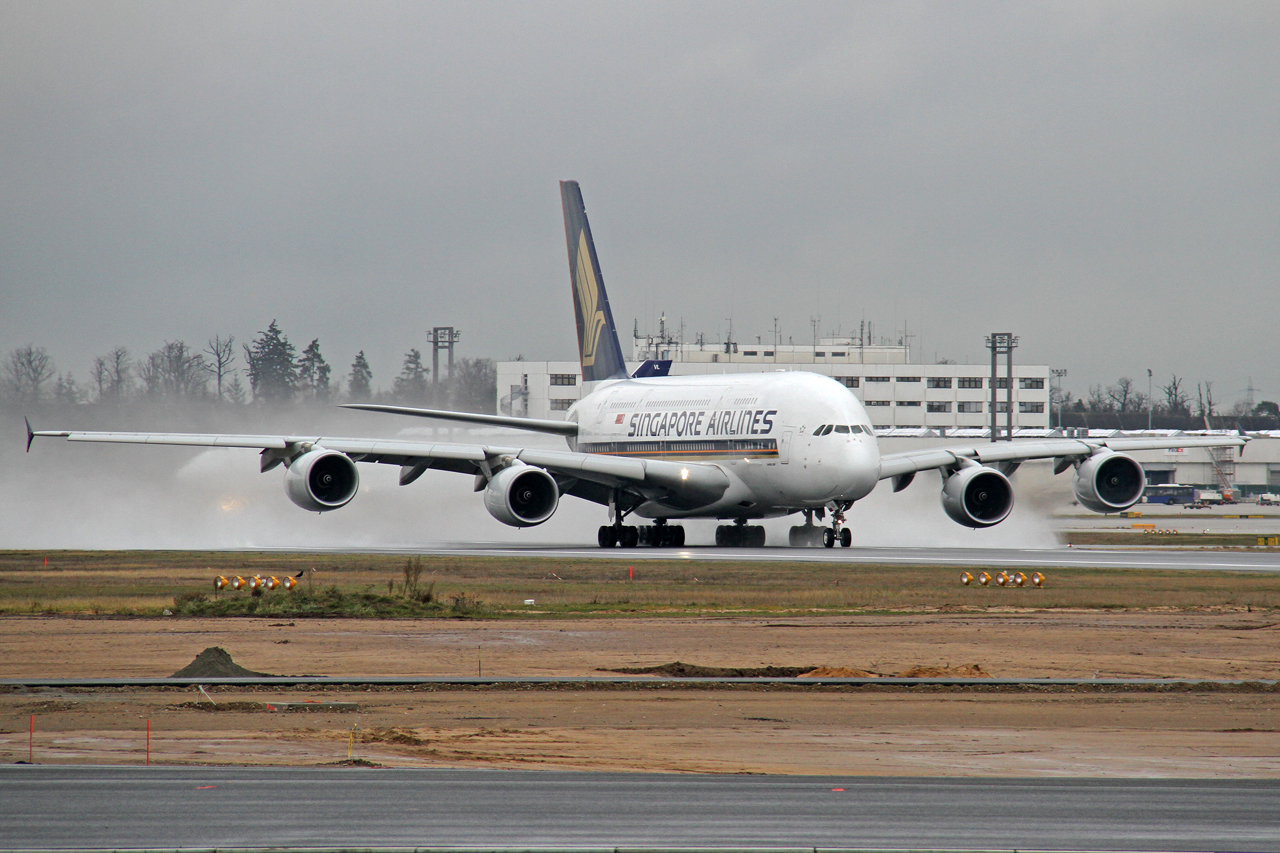 Singapore Airlines Airbus A380-841 9V-SKA