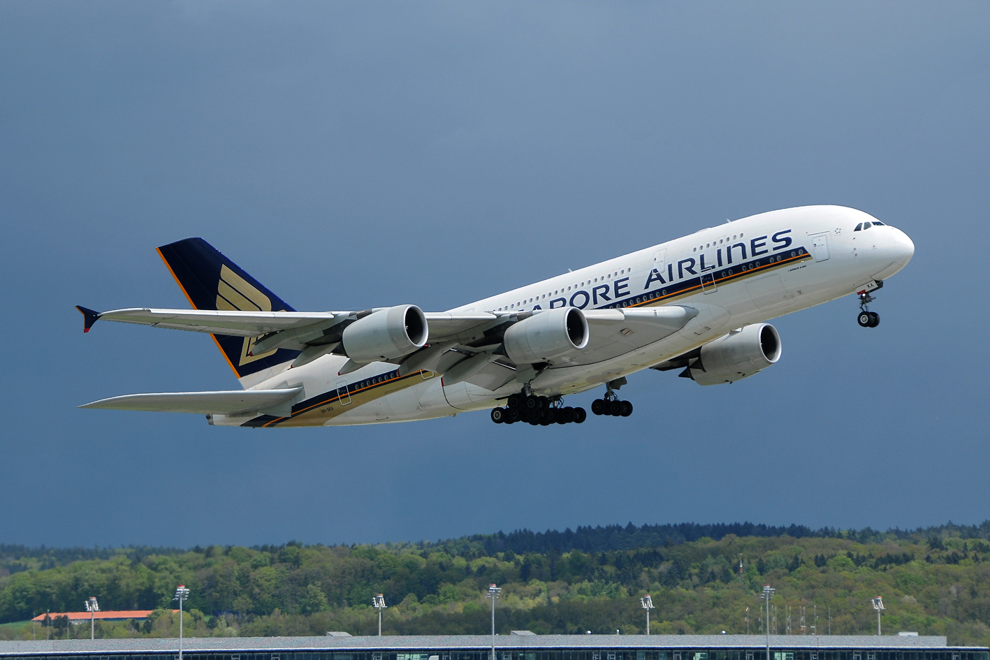 Singapore Airlines Airbus A380-841 9V-SKA  Takeoff Rwy 16