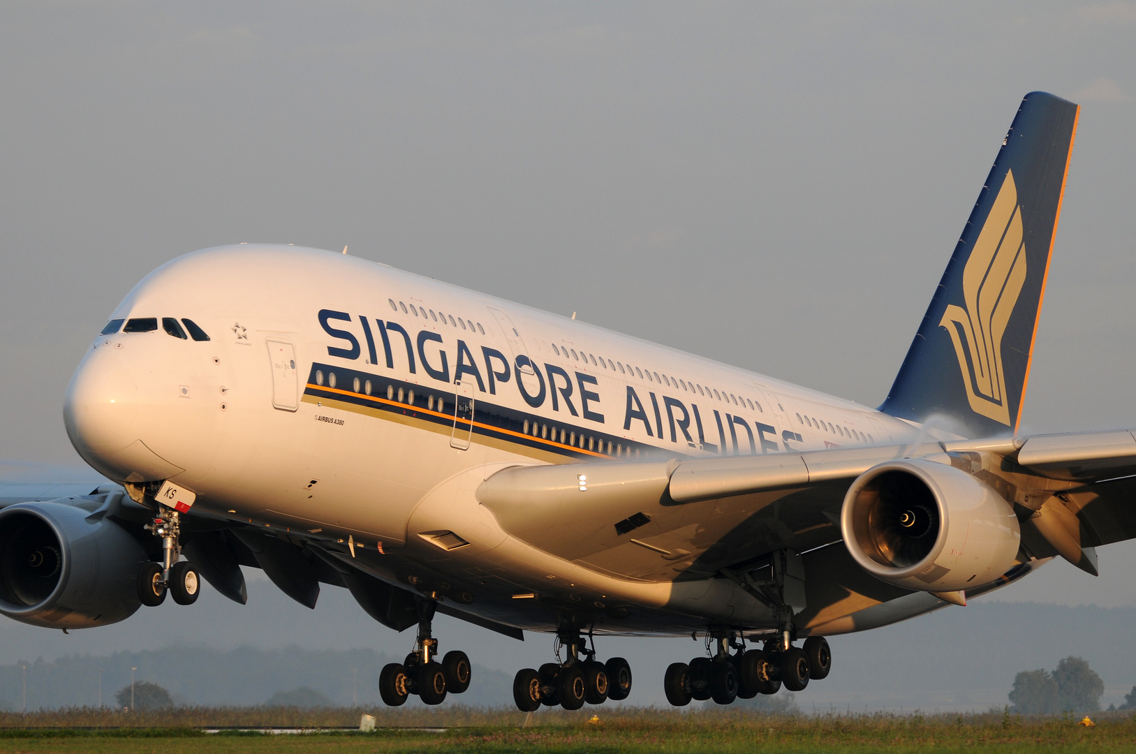 Singapore Airlines Airbus A380-841 9V-SKS 