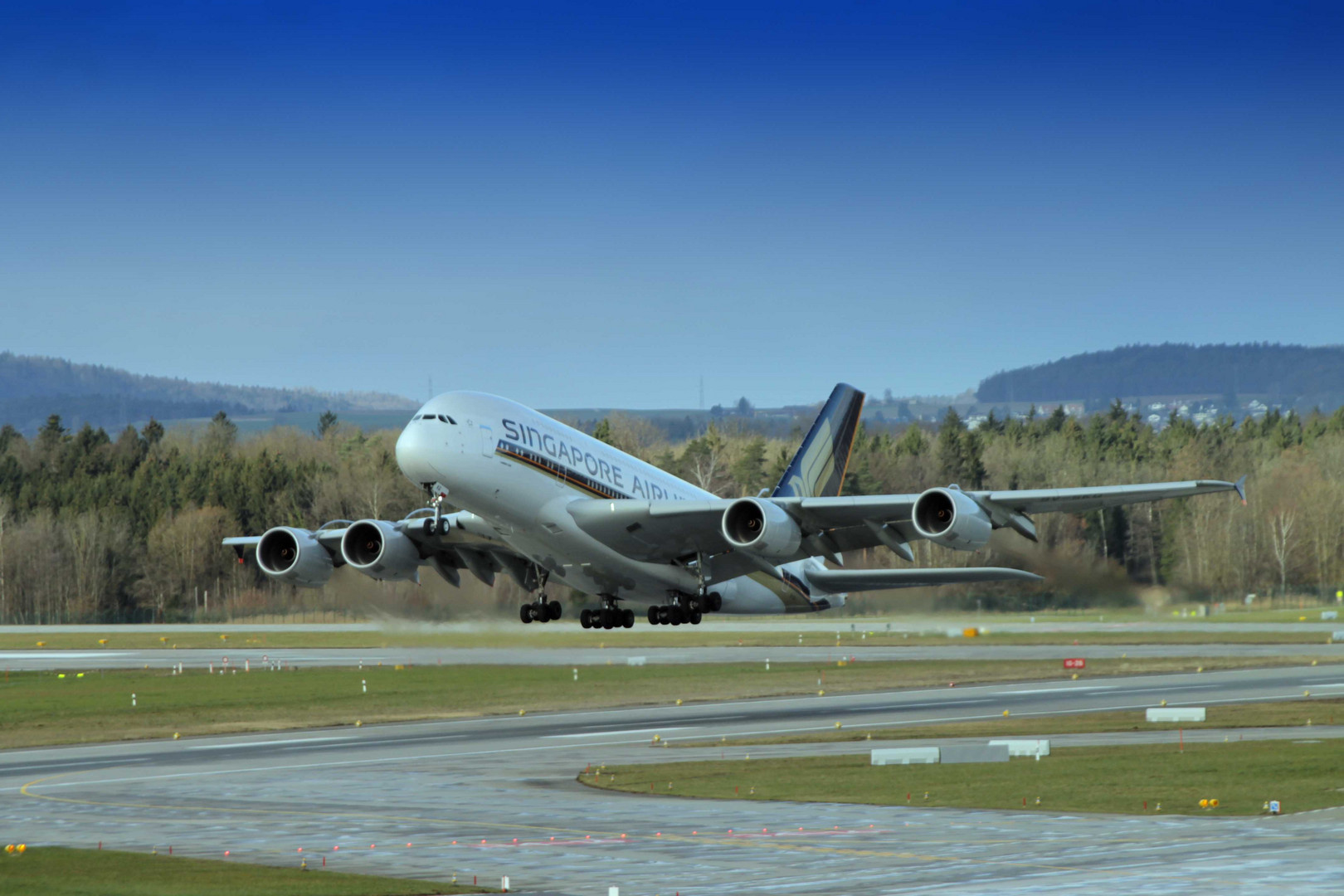 Singapore Airlines Airbus A380-841 - Take-Off ZRH