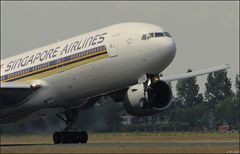 SINGAPORE AIRLINES, B777-212(ER), Reg: 9V-SVD