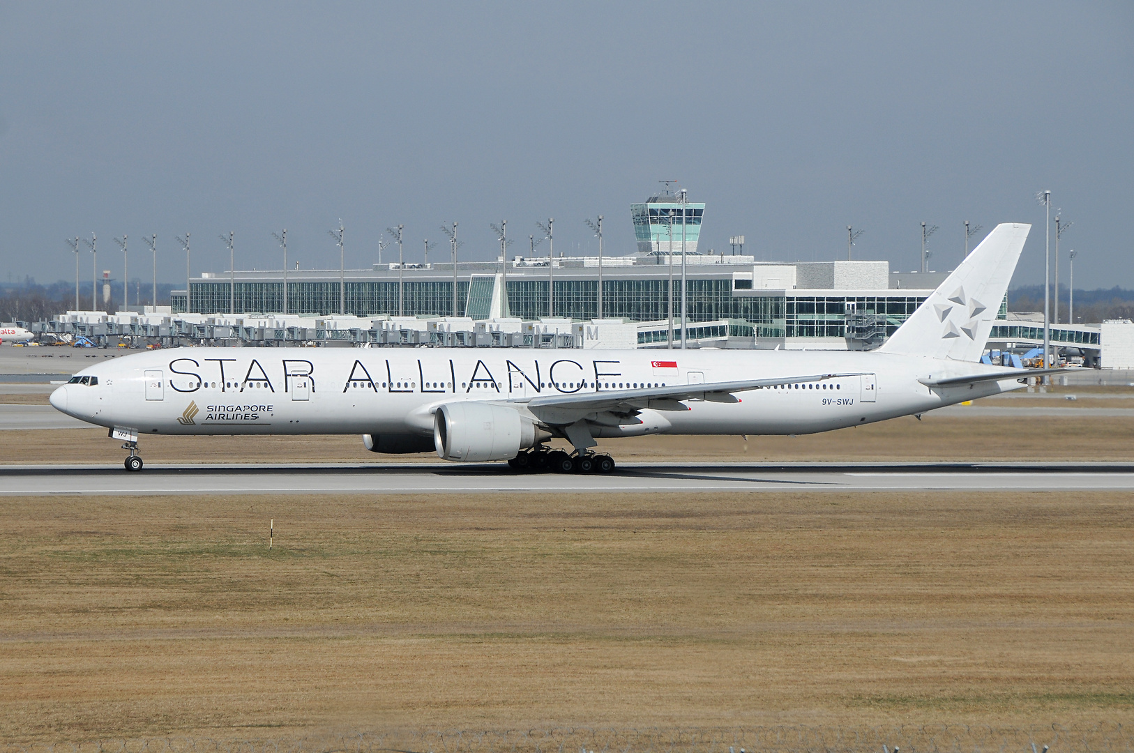 Singapore Airlines Boeing 777-312(ER) 9V-SWI 