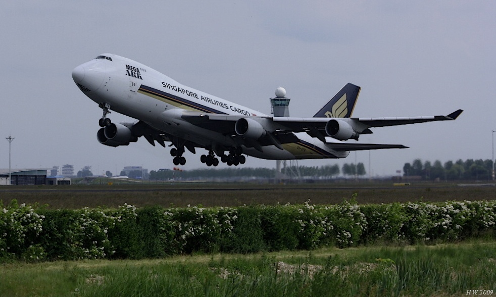 SINGAPORE AIRLINES CARGO, B747-400, Reg: 9V-SFN