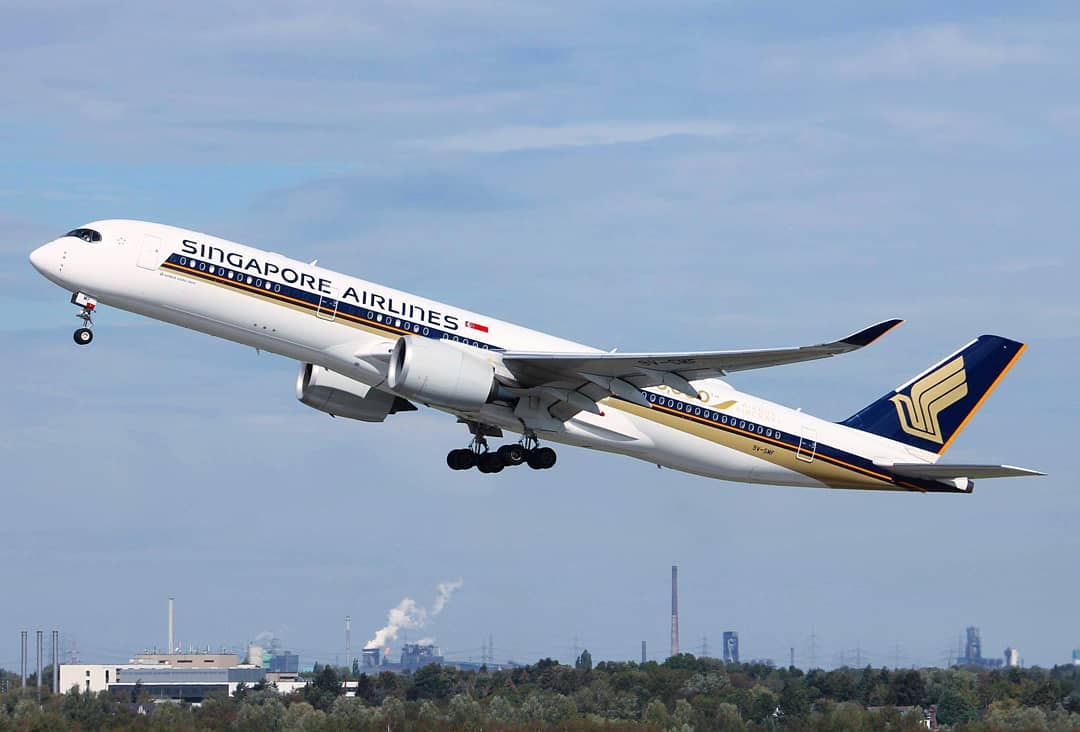 Singapore Airlines takeoff