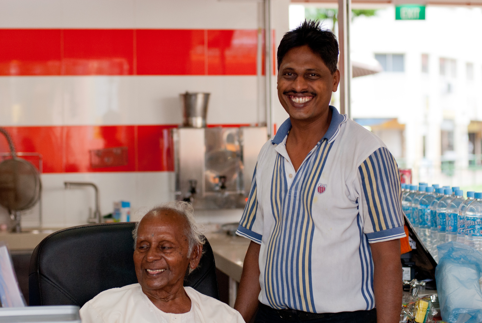 SIngapore Little India - Fotogeschenk an Restaurantinhaber