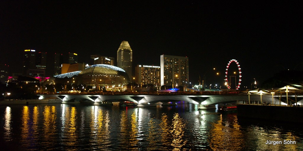 Singapur Skyline at night 02