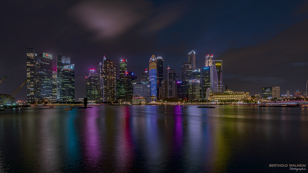 Singapur Skyline bei Nacht