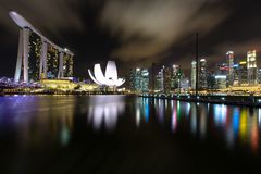 Singapur Skyline bei Nacht