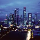 Singapur Skyline zur blauen Stunde