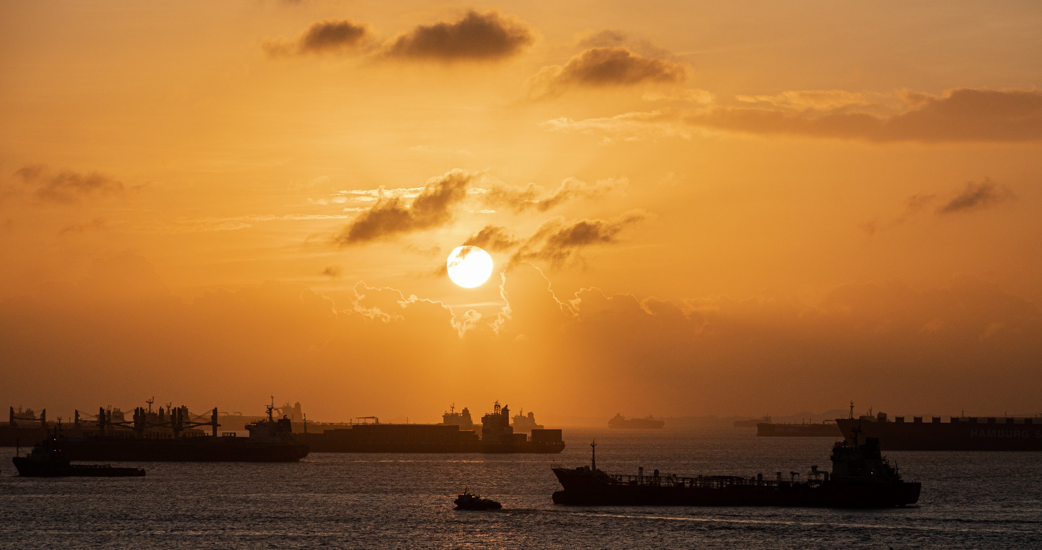 Singapur - Sonnenaufgang am Hafen