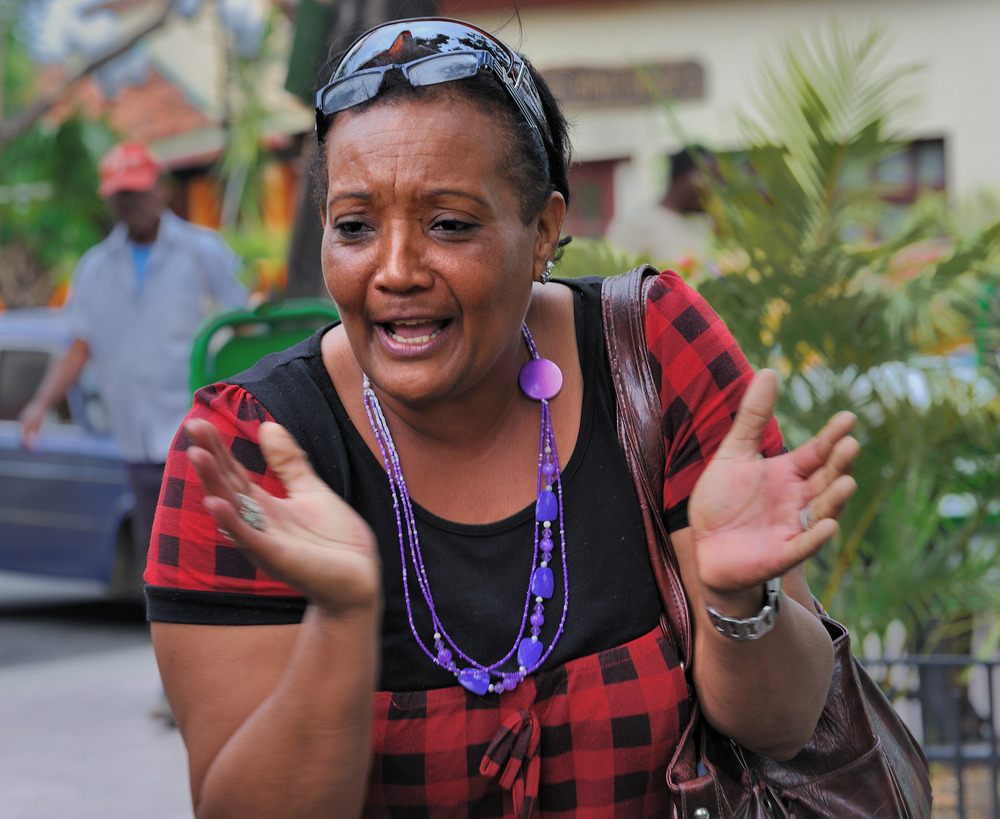 Singer in the street 3