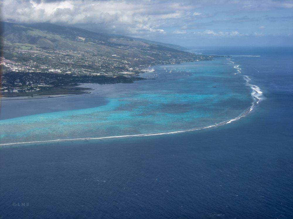 Sinkflug vor Tahiti Nui