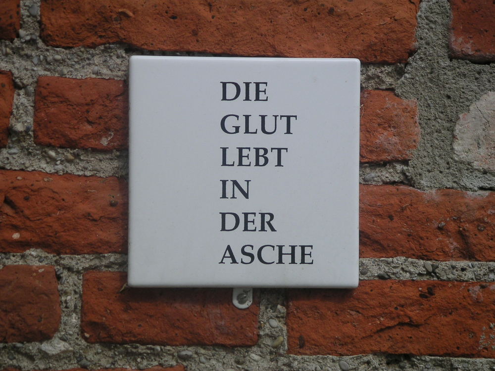 Sinnspruch an der Mauer