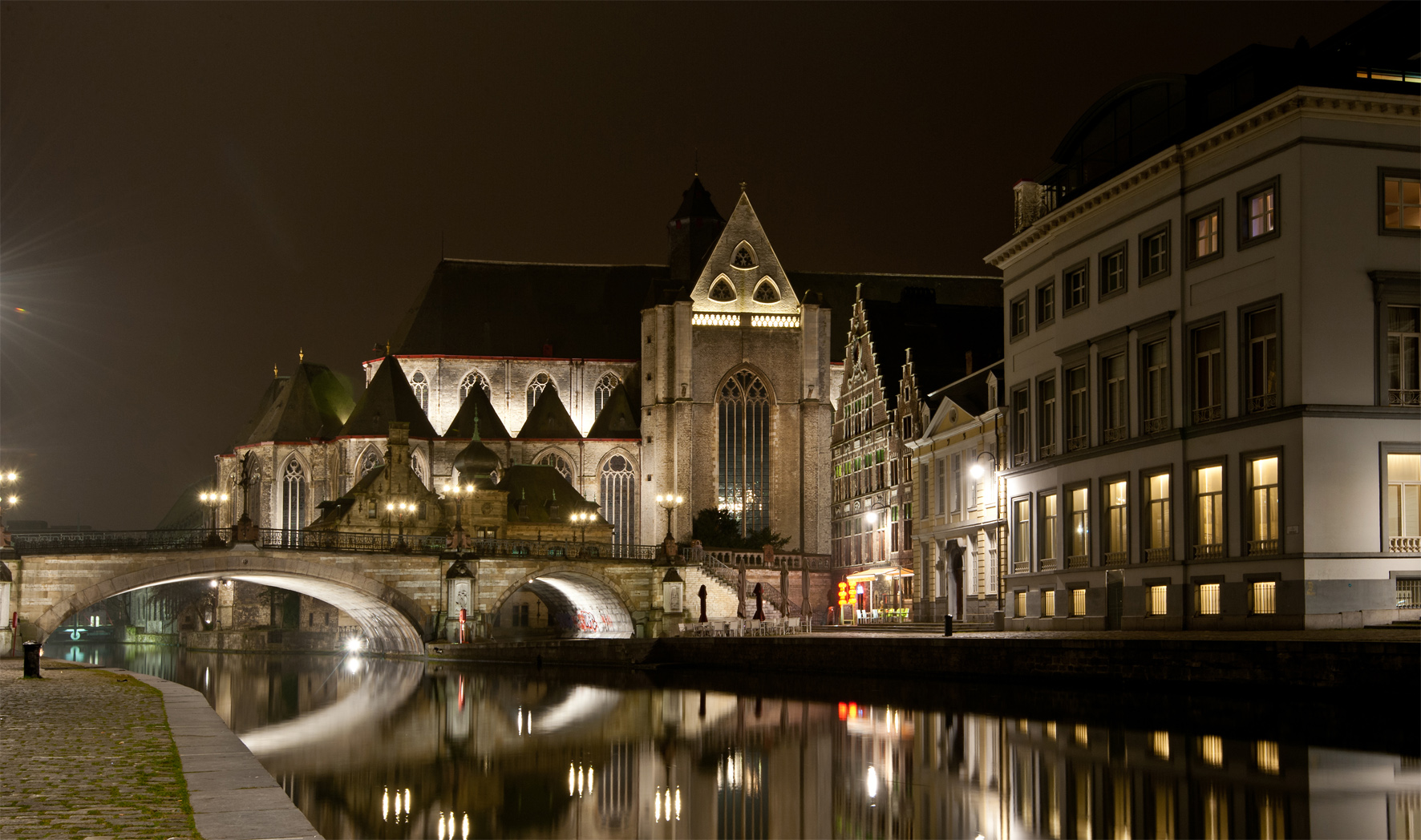 Sint-Michielskerk und Sint-Micielsplein