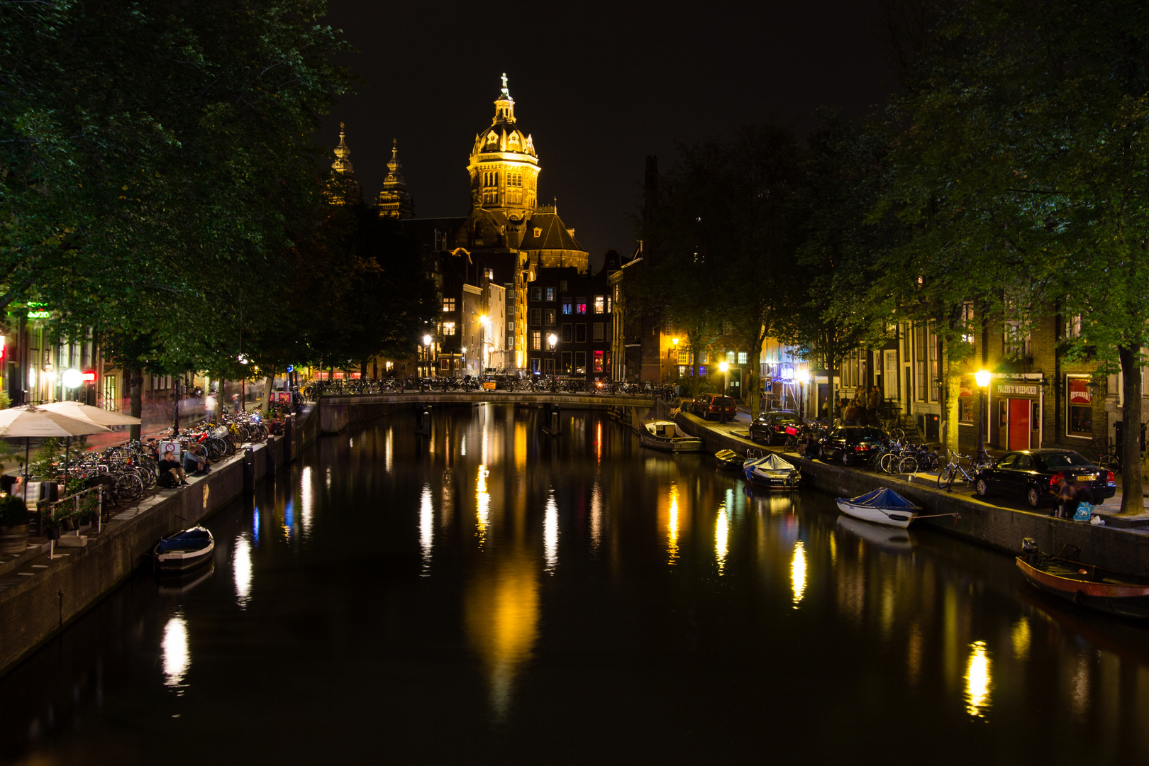 Sint-Nicolaaskerk bei Nacht