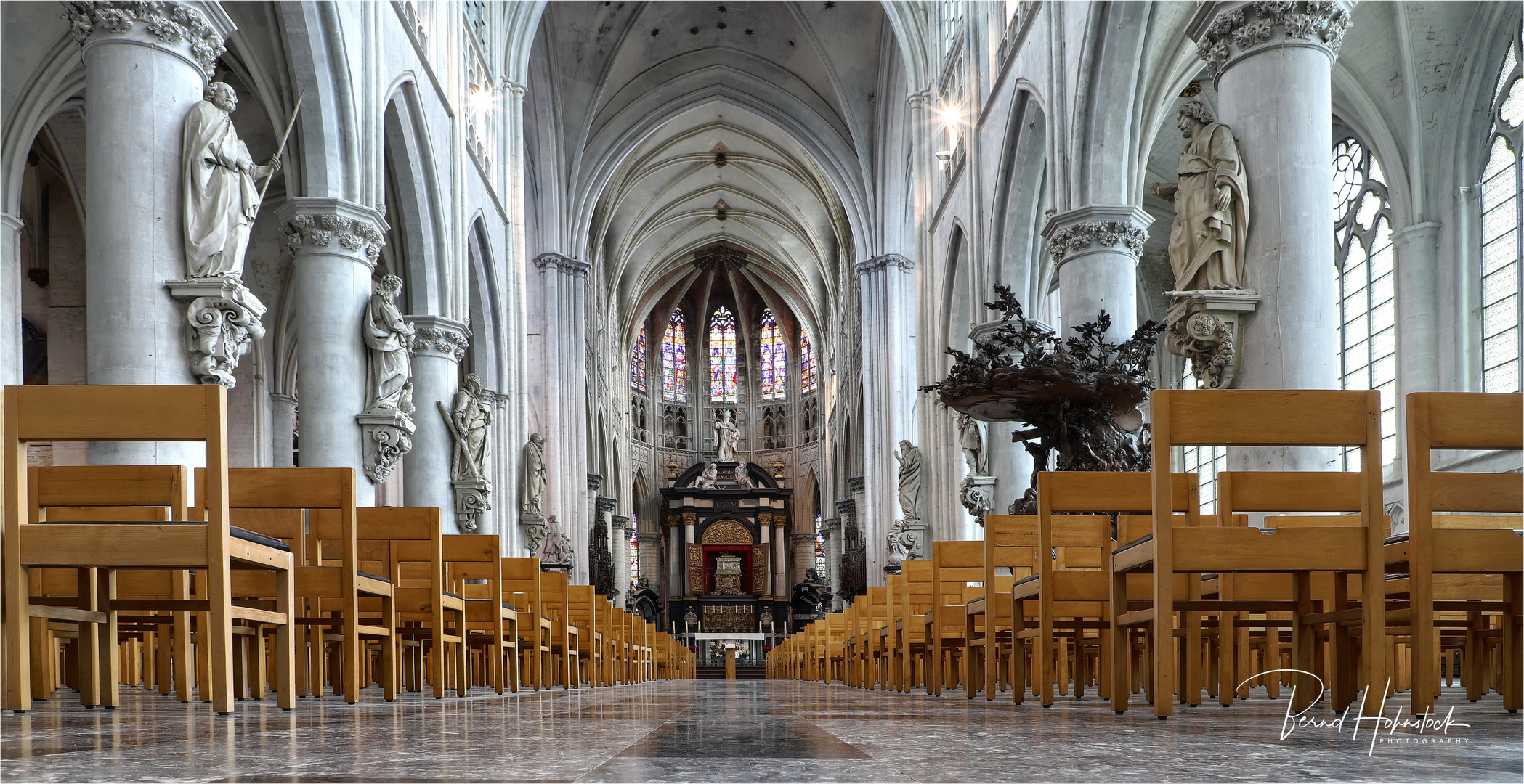 Sint Rombout ist die Bischofskirche zu Mechelen ...