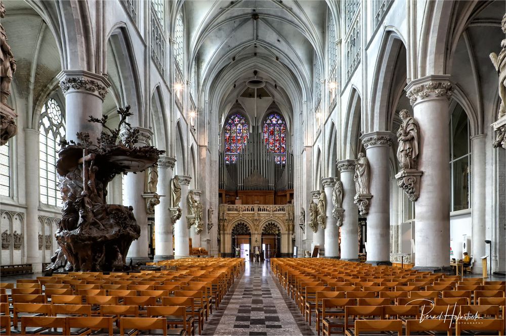 Sint Rombout ist die Bischofskirche zu Mechelen ...