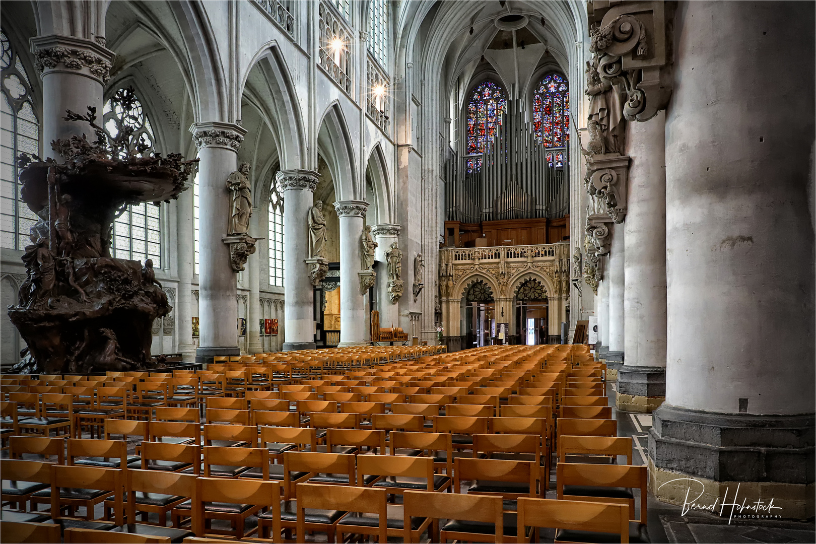 Sint Rombout ist die Bischofskirche zu Mechelen ...