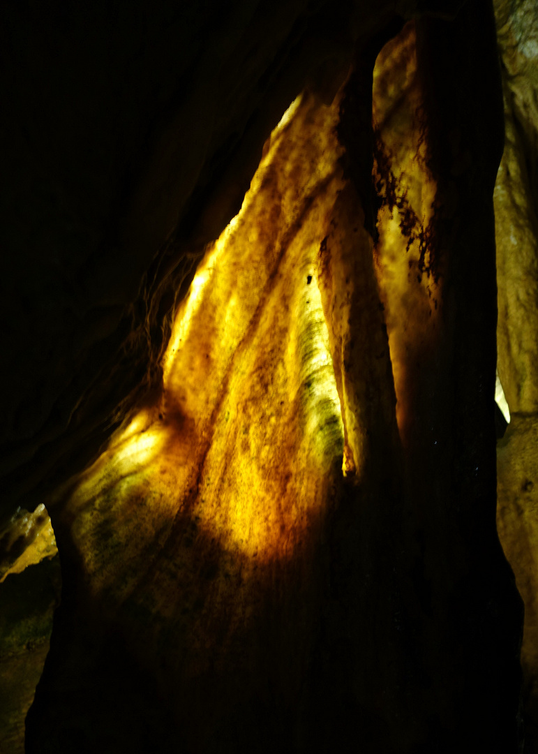 Sinterfahnen in der Binghöhle