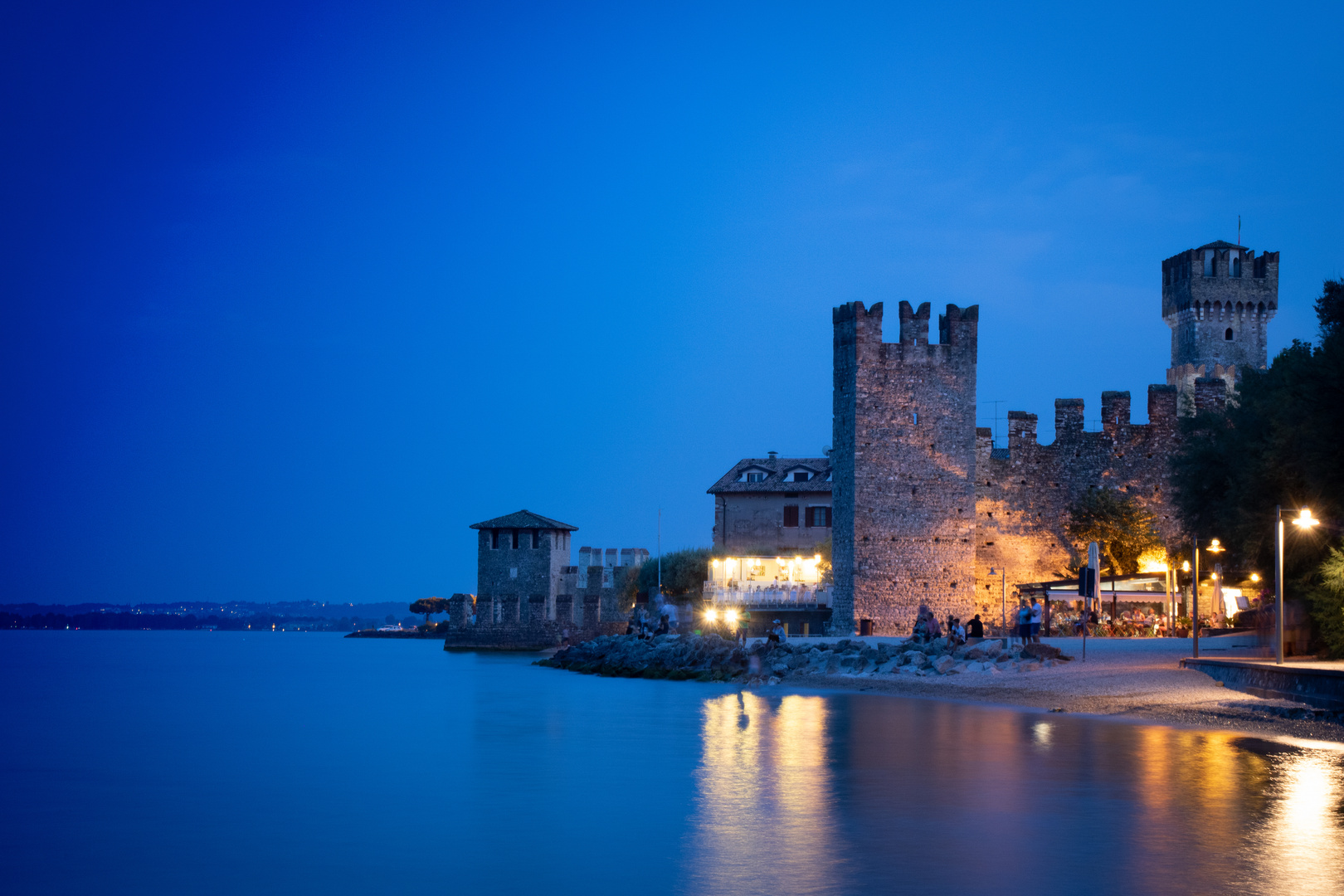 Sirmione Foto & Bild architektur, night, natur Bilder auf