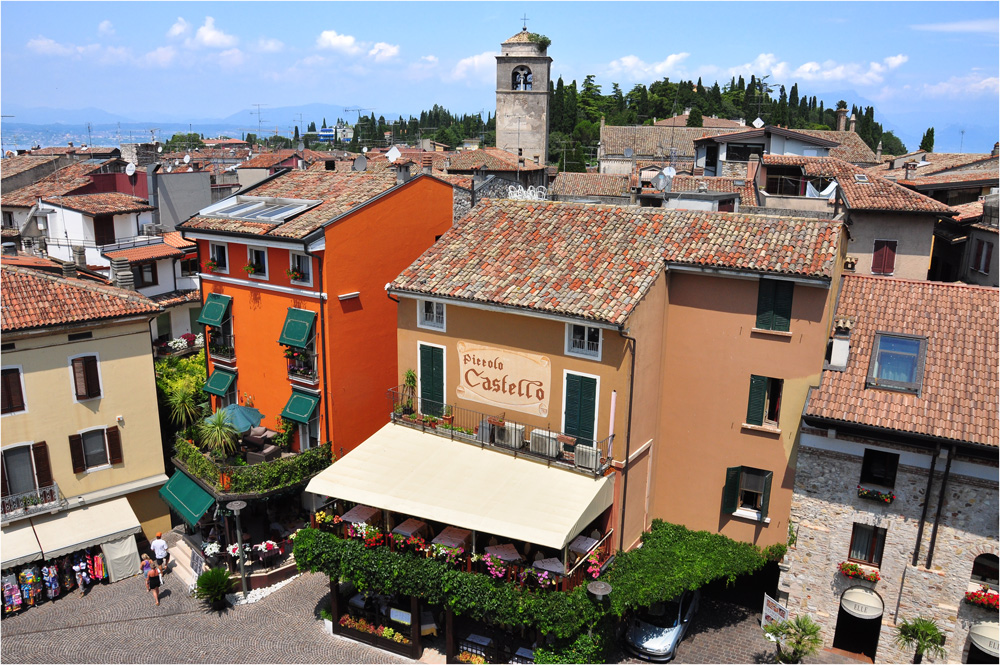 SIRMIONE VON DER BURG GESEHEN