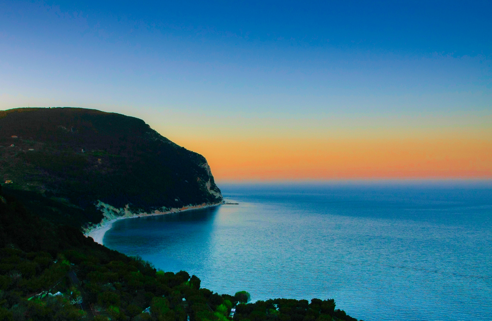 Sirolo, il mare al tramonto.