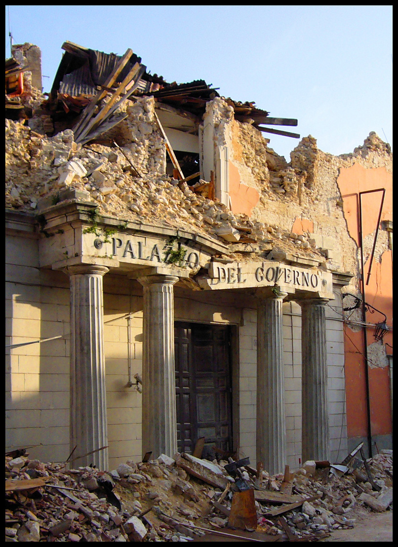 Sisma Abruzzo - L'Aquila "Società ferita"