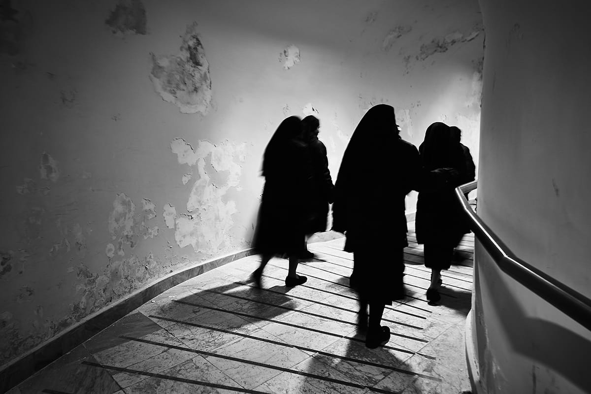 Sisters in the tunnel