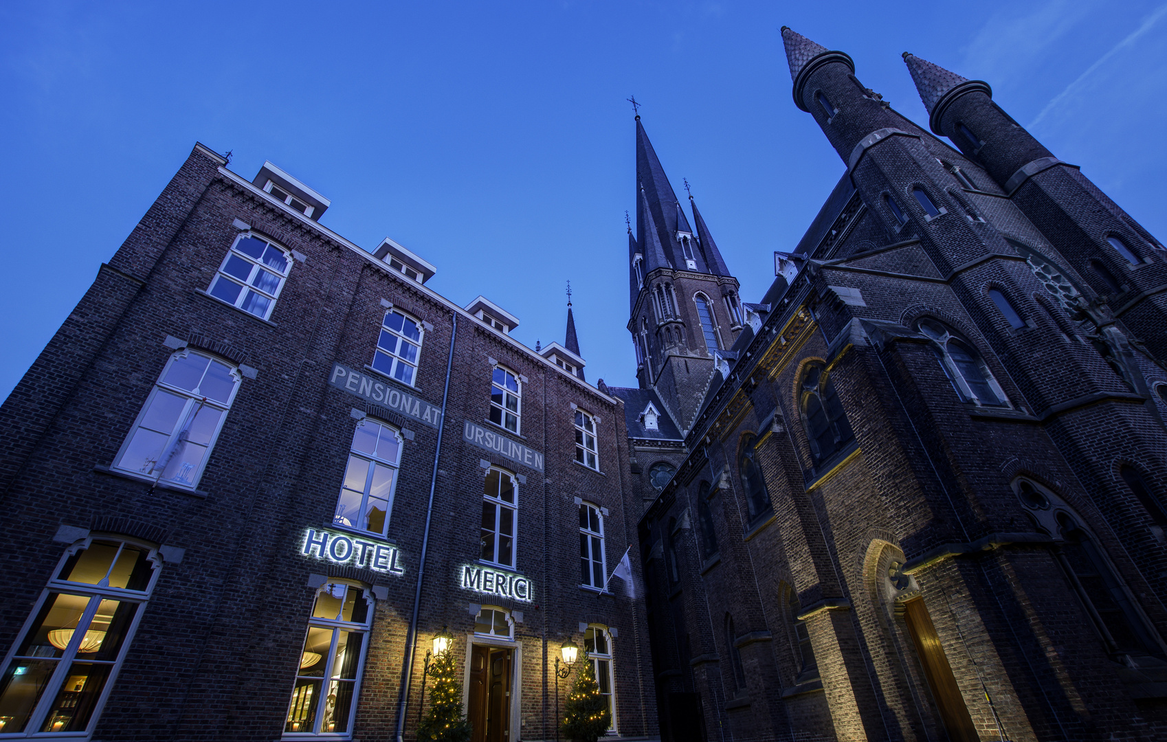 Sittard - Oude Markt - Hotel Merci - Basiliek Onze Lieve Vrouw van het Heilig Hart