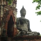 sitting buddha in sukothai