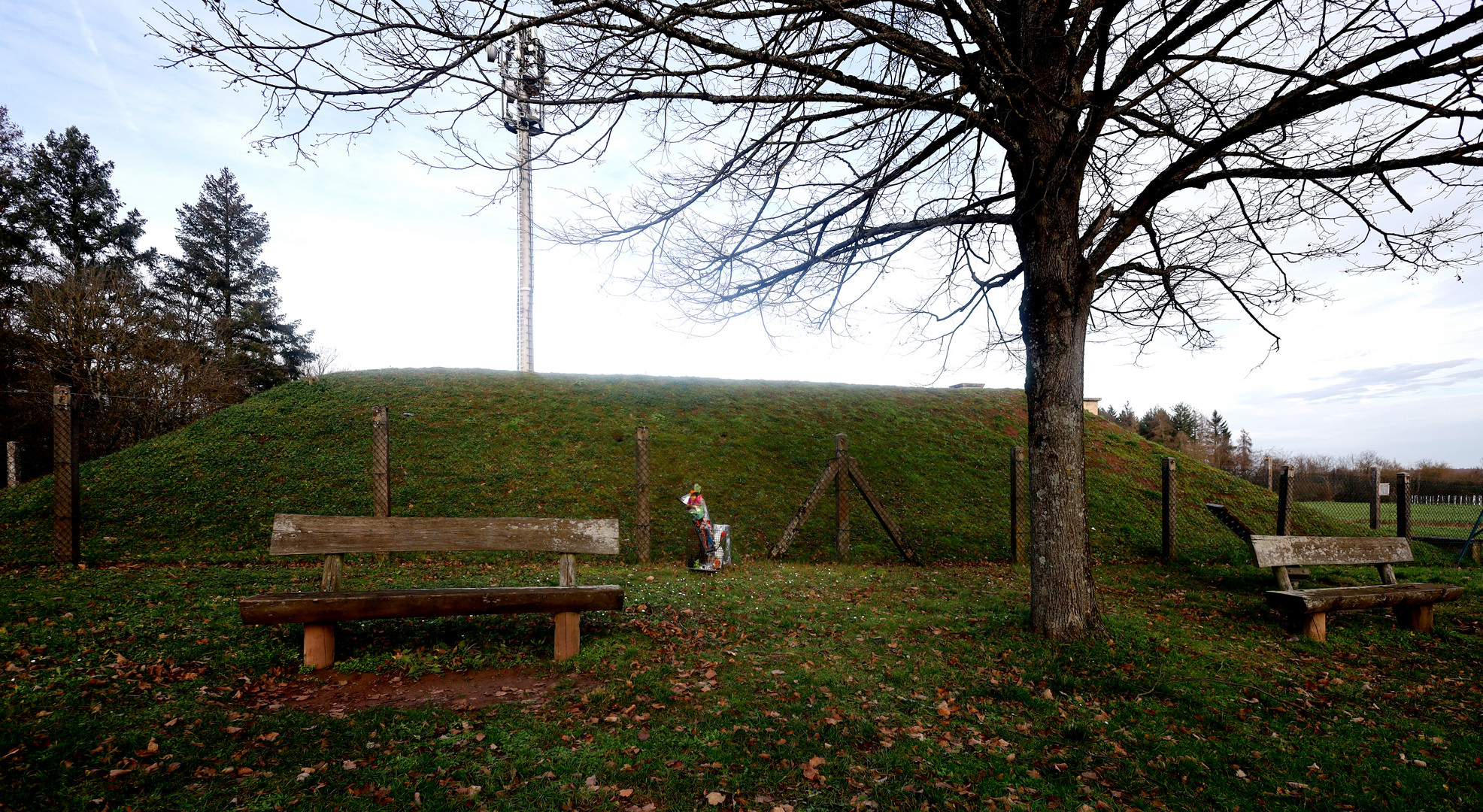 Sitzbänke am Wasserbunker