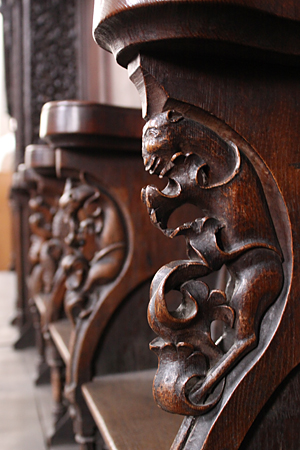 Sitzbankfiguren in der Dreifaltigkeitskirche Görlitz