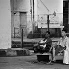 sitzen und warten, bahnhof yangon, burma 2011