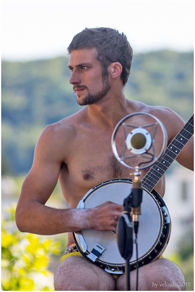 sitzend gespieltes Banjo