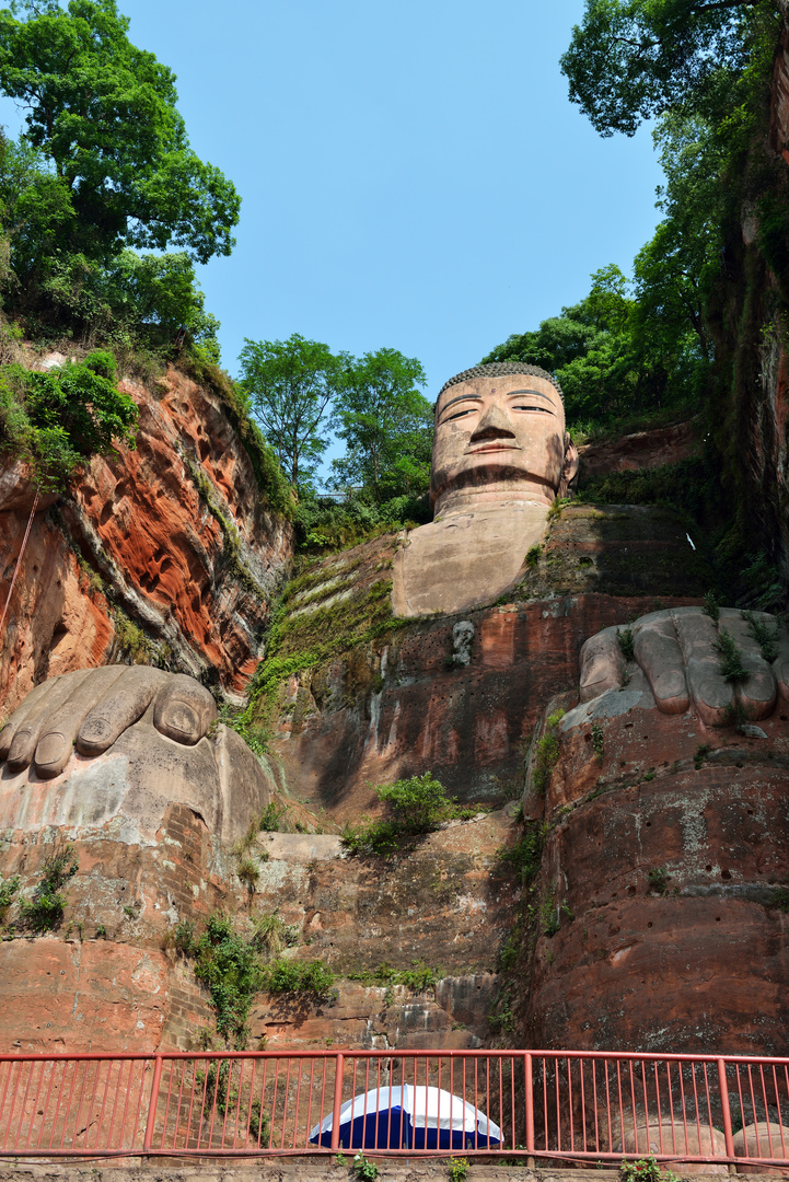 Sitzende Buddha-Skulptur in Leshan (71m)