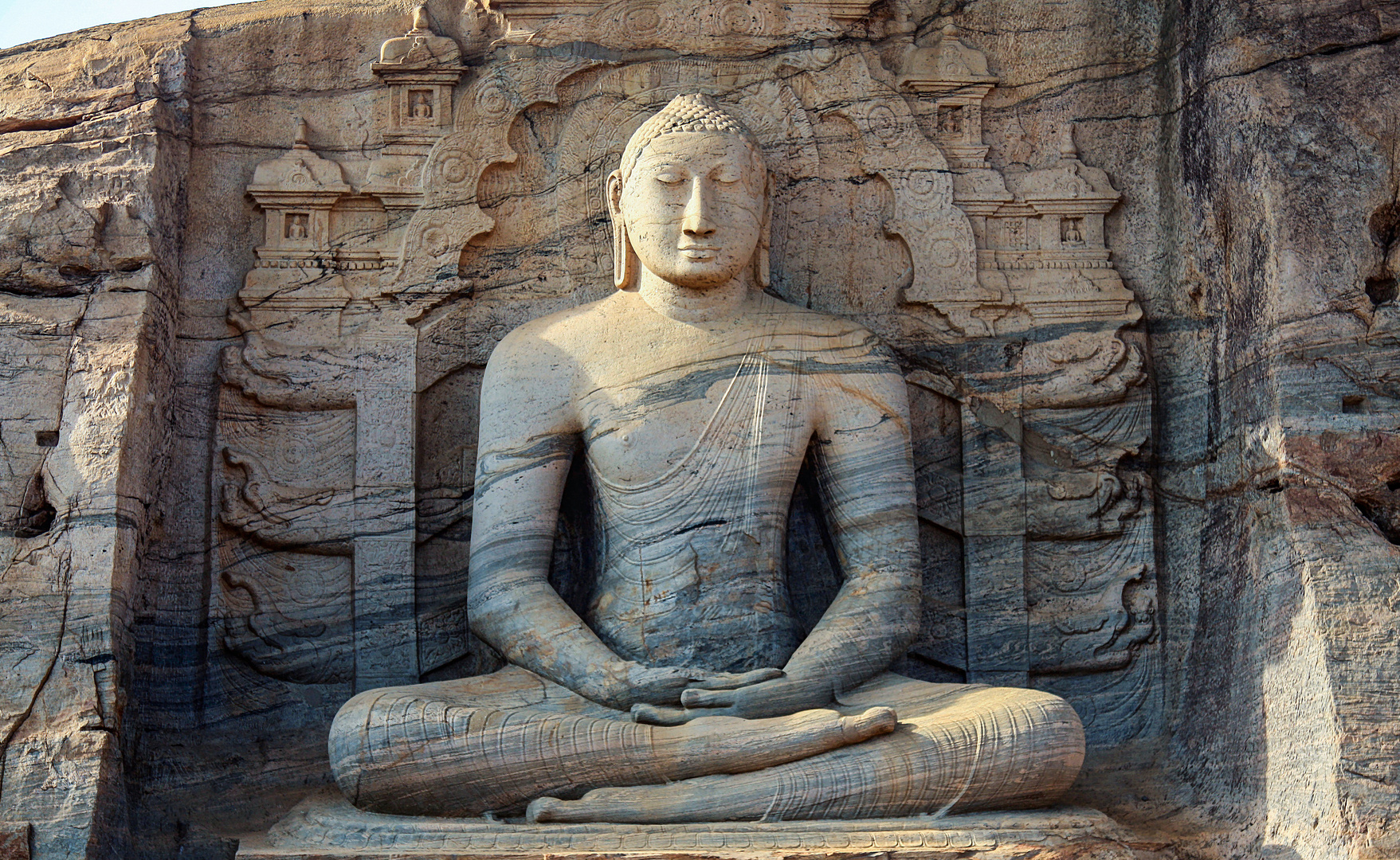 SITZENDER BUDDHA (SRI LANKA) (Kalender Juli)