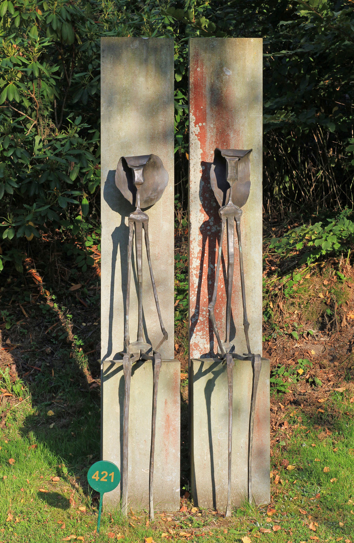 Sitzendes Pärchen im Skulpturenpark Klute-Waldemai in Schmallenberg-Niedersorpe 