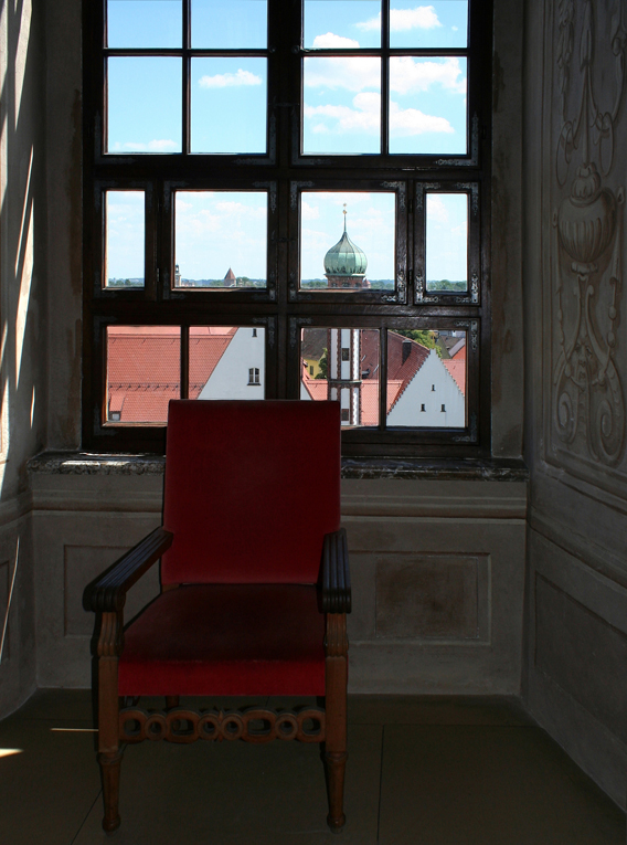 Sitzgelegenheit im Goldenen Saal des Augsburger Rathauses