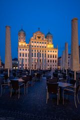 Sitzgelegenheiten am Rathausplatz Augsburg