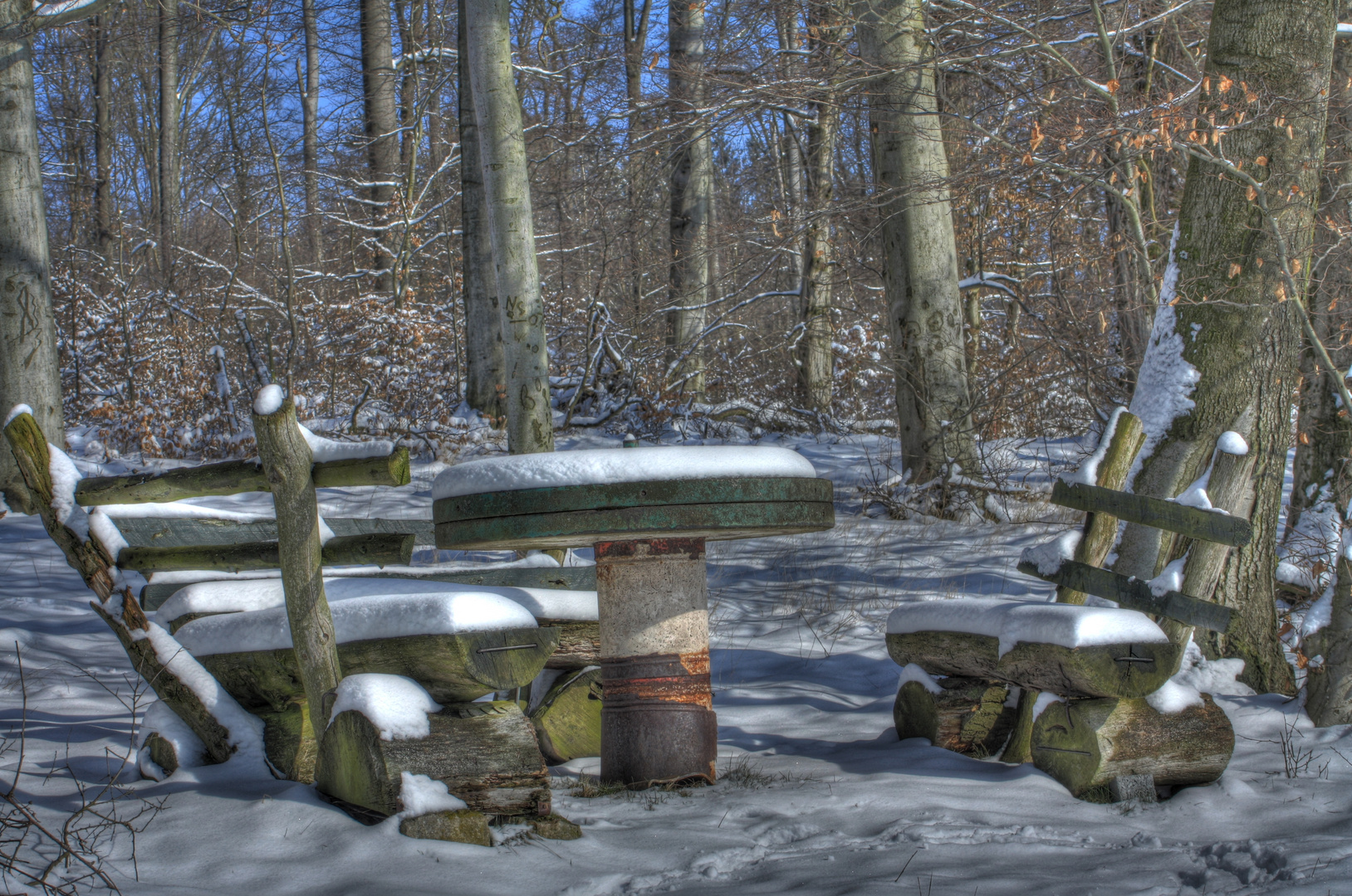 Sitzgruppe im Schnee