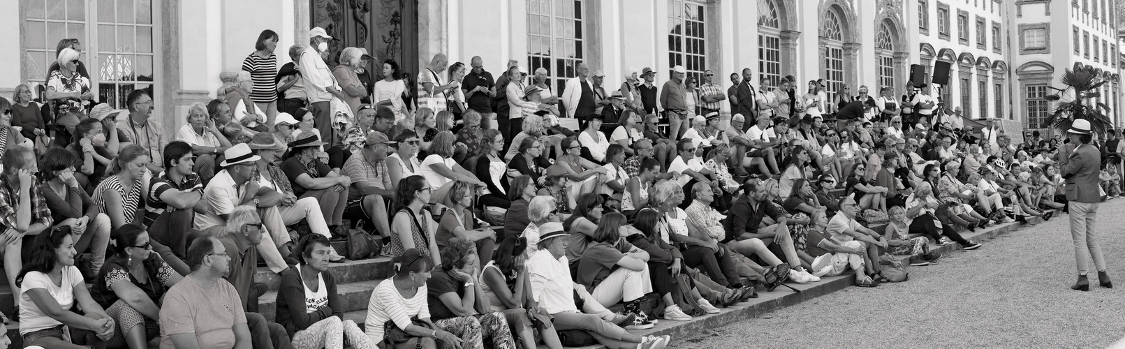 Sitzplatz auf der Schlosstreppe.