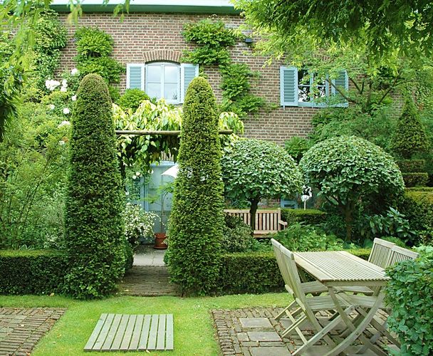 Sitzplatz im Grünen Rosmalen 2005