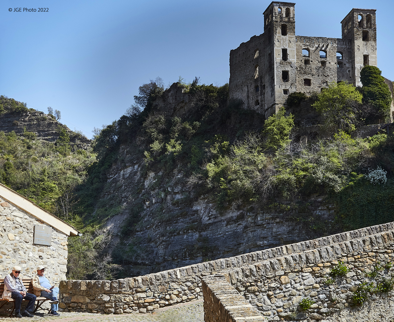 Sitzplatz unterhalb dem Castello de Doria