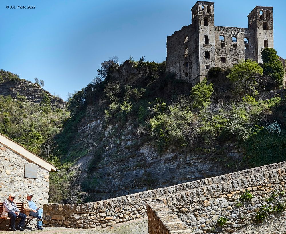 Sitzplatz unterhalb dem Castello de Doria