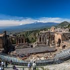 Sizilien 2014 Teatro Greco in Taormina mit Ätna im Hintergrund