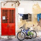 Sizilien - Fahrrad mit rotem Tor